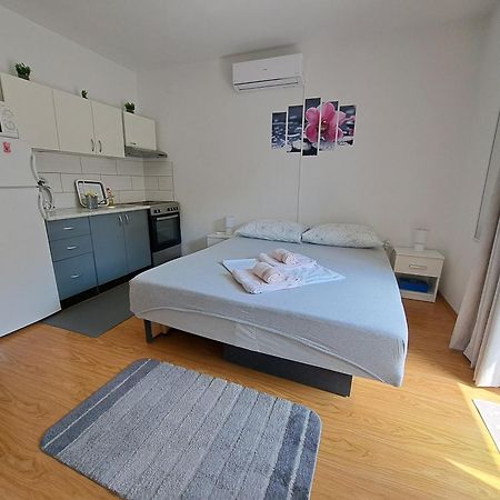 Guest House Angela セニ エクステリア 写真