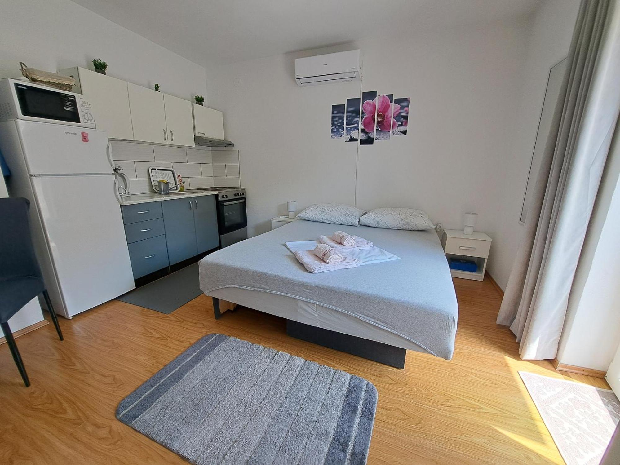 Guest House Angela セニ エクステリア 写真